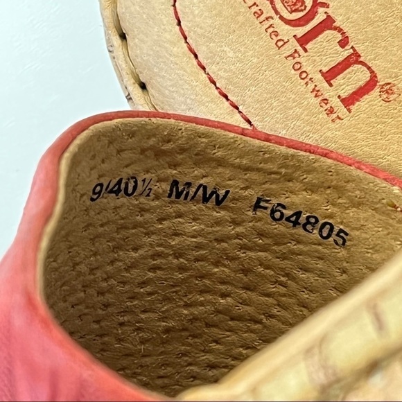 Born | Fish Lake Embossed Leather Slip-On Sandals Size 9 - Picture 4 of 5